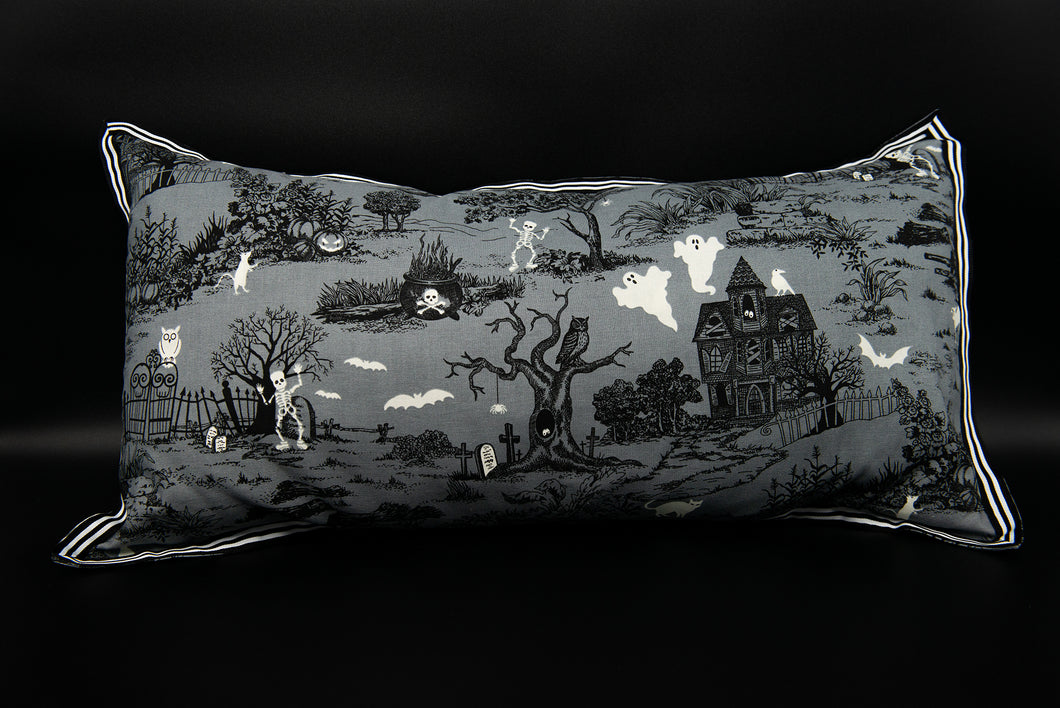 Haunted House Pillow (Glow in the dark)