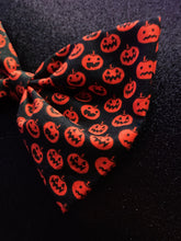 Load image into Gallery viewer, Wicked Bows (Jack o lantern)