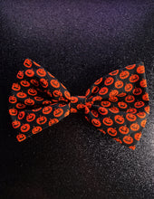 Load image into Gallery viewer, Wicked Bows (Jack o lantern)
